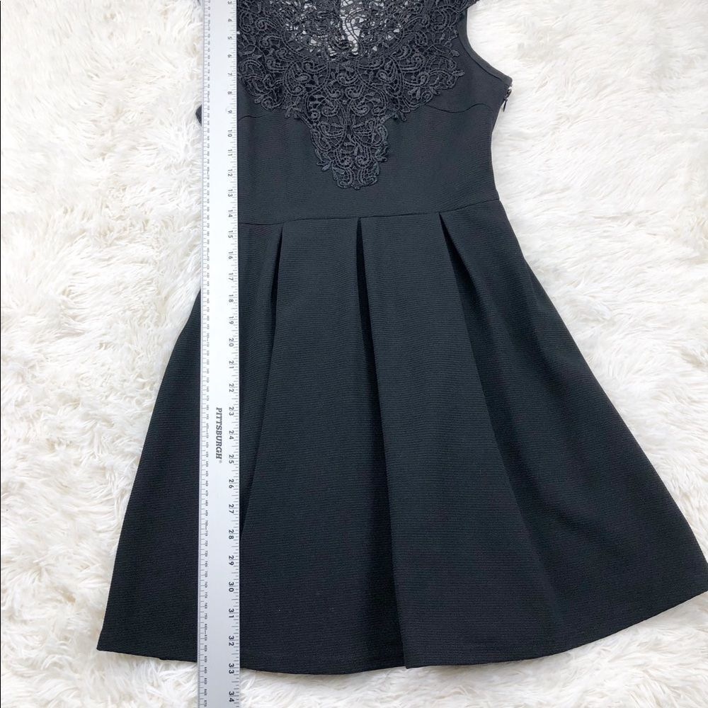 Ya Los Angeles Black Lace Fit And Flare Pleated Dress Size Small‎ - Picture 4 of 8